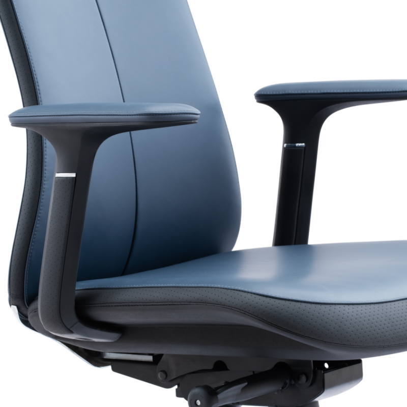 M18H Executive Chair – Crafted for Precision and Presence